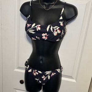 Billabong | Navy Floral Bikini - Size Small